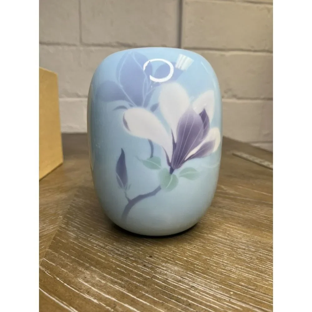 Fukagawa‎ Seiji Arita Porcelain Vase Light Blue Lilac Lily Magnolia Flower Japan